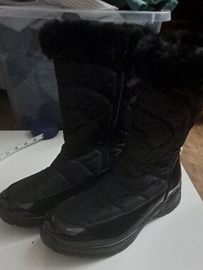 Macy's Black Quilted Faux-Fur Winter Boots
